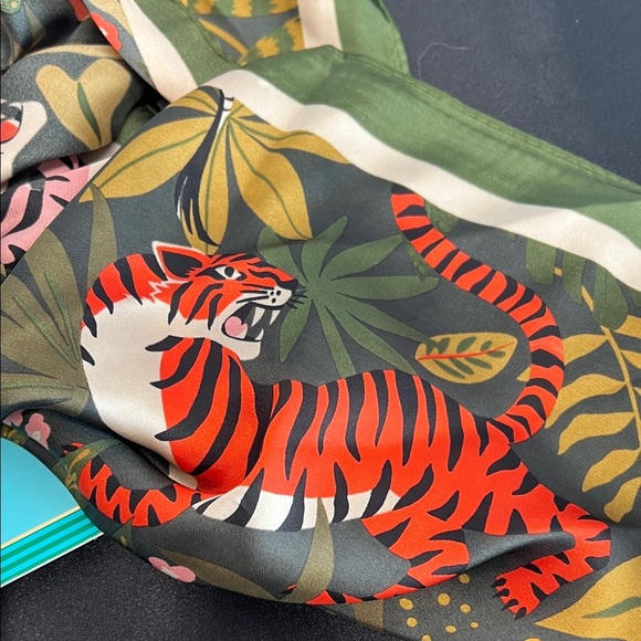 Piper K | Safari Print Scarf w/ Brooch - Picture 5 of 6